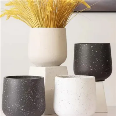 Grand Pot de Fleur en Ciment